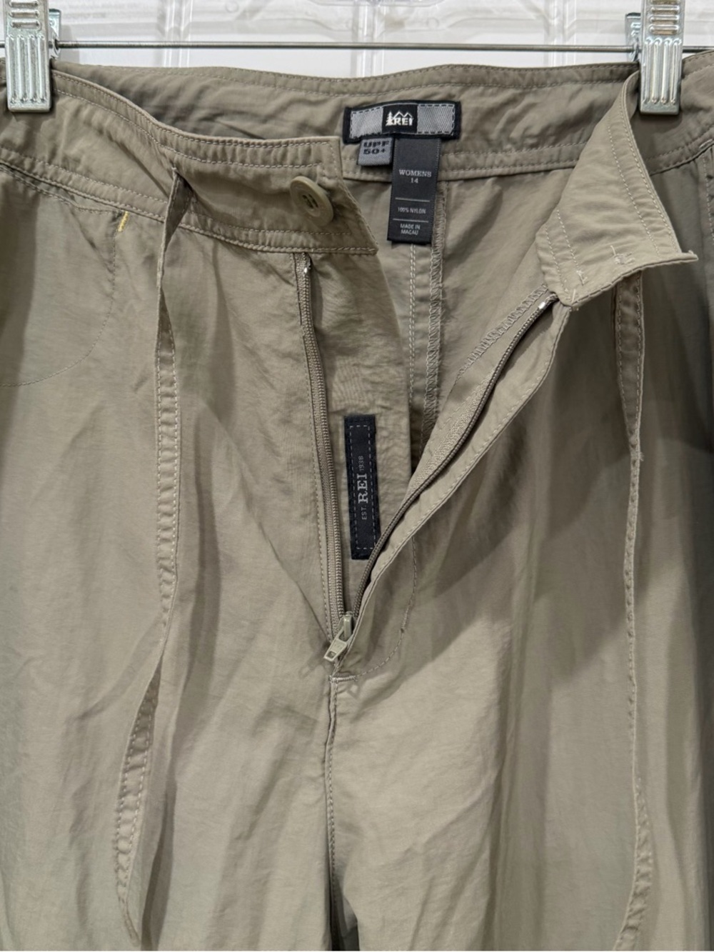 EUC REI Women's Drawstring Hiking Pants in Light Khaki - Picture 7 of 9